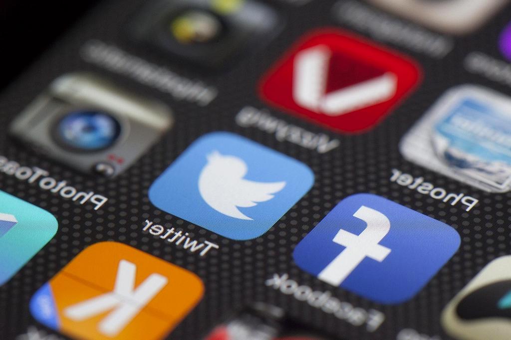 Quantum network visualization with interconnected nodes and data streams